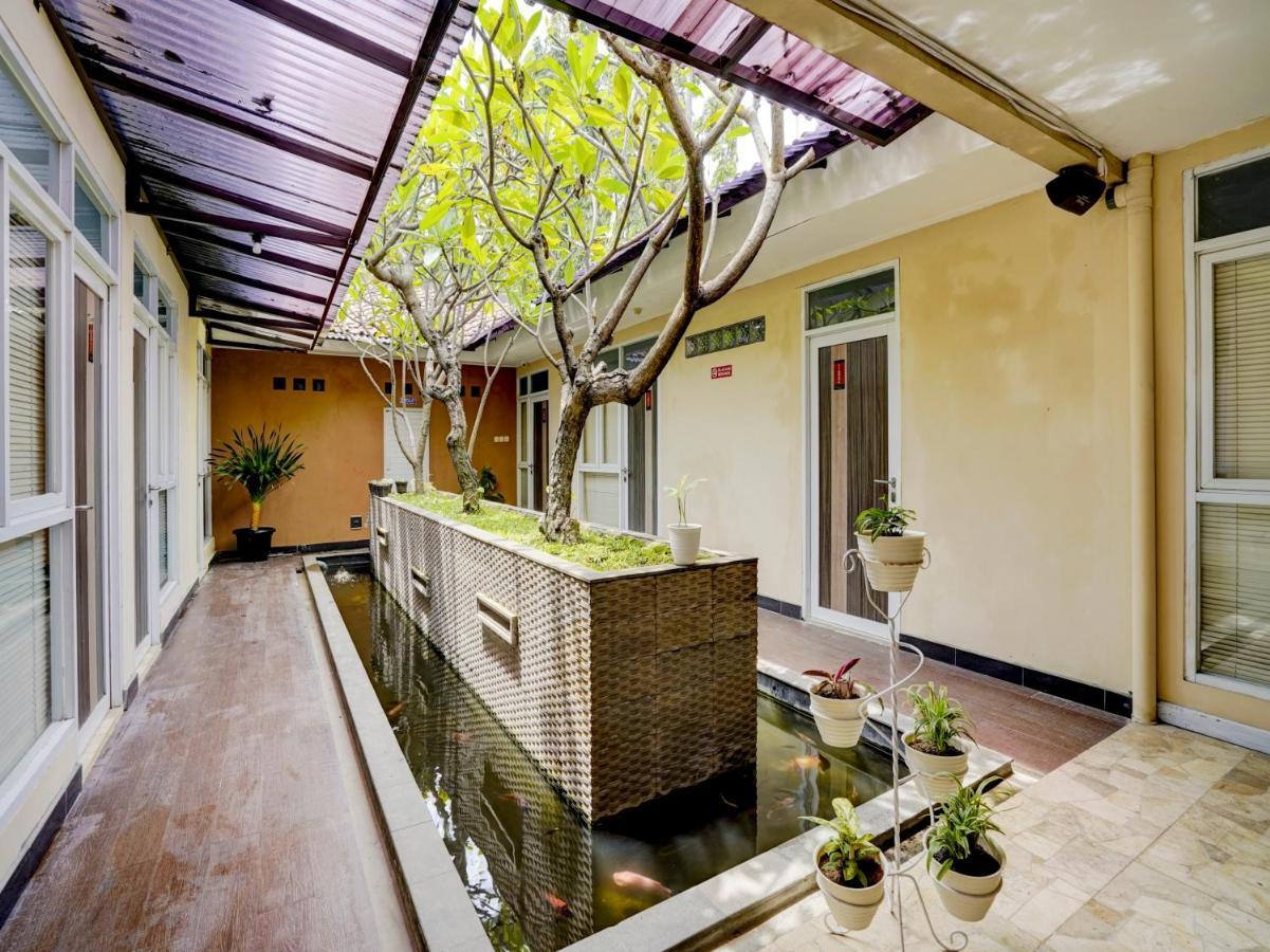 Oyo 90140 Nginep Yuuk Guest House Cirebon Zewnętrze zdjęcie