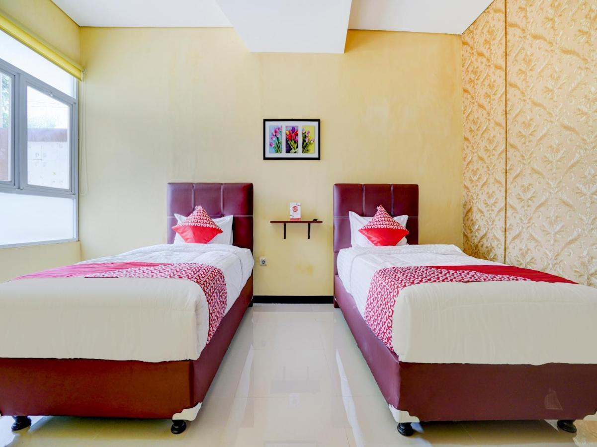 Oyo 90140 Nginep Yuuk Guest House Cirebon Zewnętrze zdjęcie